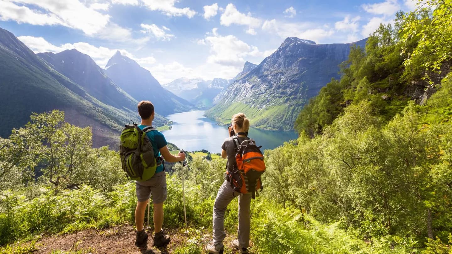 START YOUR HIKING JOURNEY - YOUR EASY GUIDE TO A FUN ADVENTURE